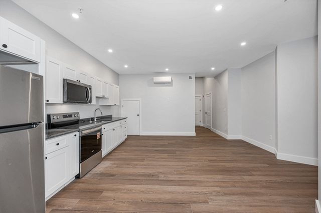 241 W Sixth 118, Lowell, MA 01850