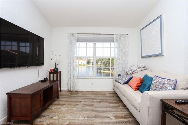 4650 Saint Croix LN # 731, Naples, FL 34109