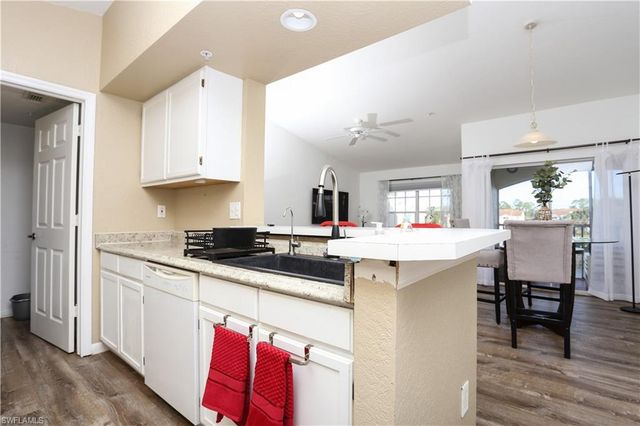 4650 Saint Croix LN # 731, Naples, FL 34109