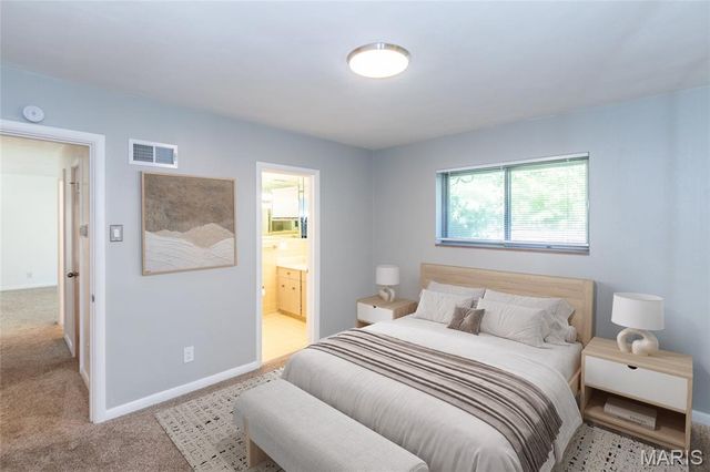 2 Creekside Lane, Creve Coeur, MO 63141