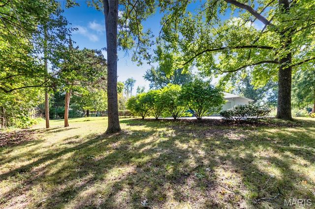 2 Creekside Lane, Creve Coeur, MO 63141