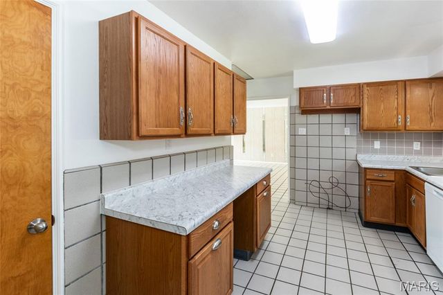2 Creekside Lane, Creve Coeur, MO 63141