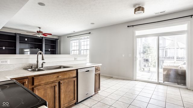 6127 N Woods Edge Drive, Mccordsville, IN 46055