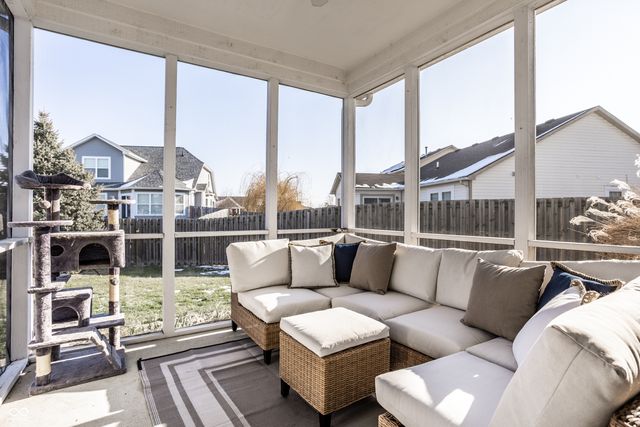 6127 N Woods Edge Drive, Mccordsville, IN 46055