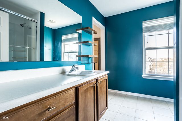 6127 N Woods Edge Drive, Mccordsville, IN 46055