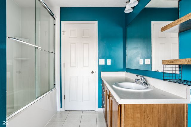 6127 N Woods Edge Drive, Mccordsville, IN 46055