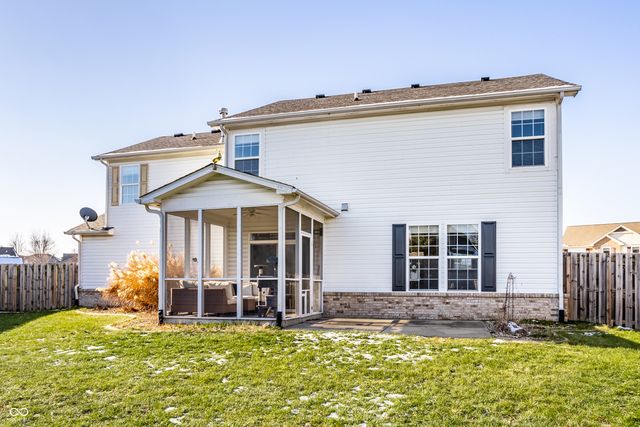 6127 N Woods Edge Drive, Mccordsville, IN 46055