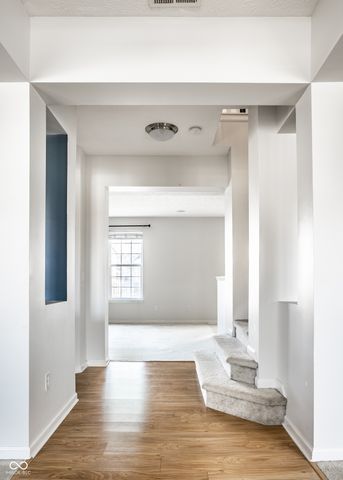 6127 N Woods Edge Drive, Mccordsville, IN 46055