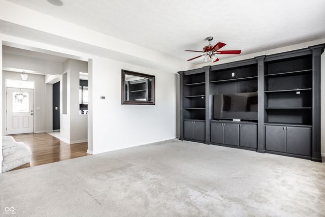 6127 N Woods Edge Drive, Mccordsville, IN 46055