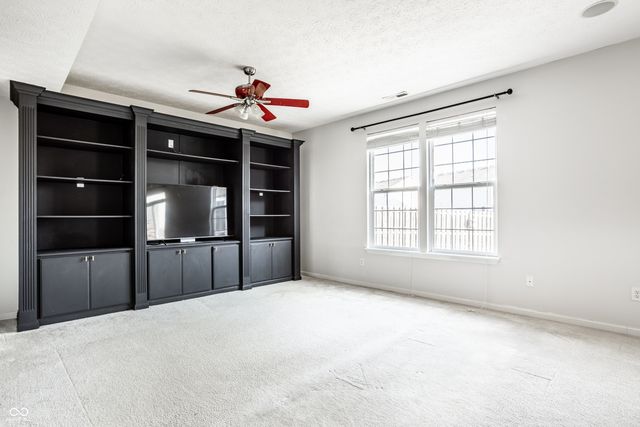 6127 N Woods Edge Drive, Mccordsville, IN 46055