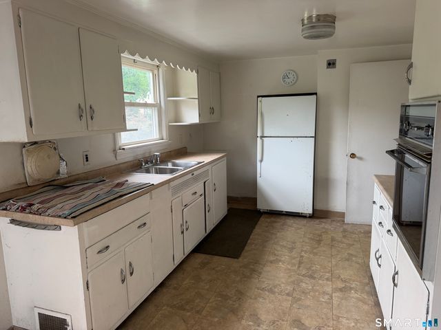 18 Chatham Drive, Norwalk, CT 06854