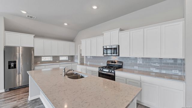 863 maroon, New Braunfels, TX 78130