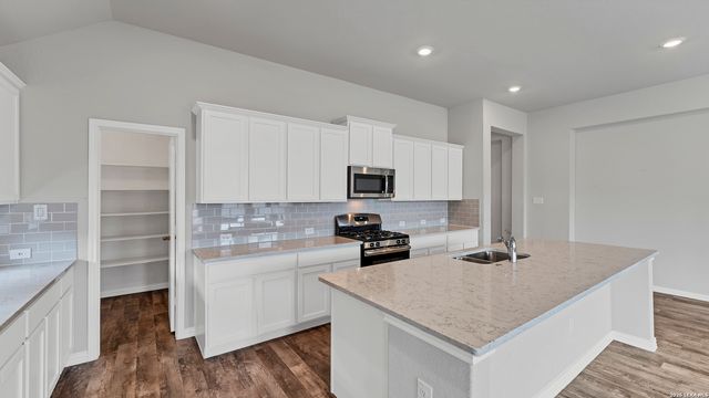 863 maroon, New Braunfels, TX 78130