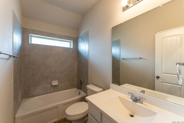 863 maroon, New Braunfels, TX 78130