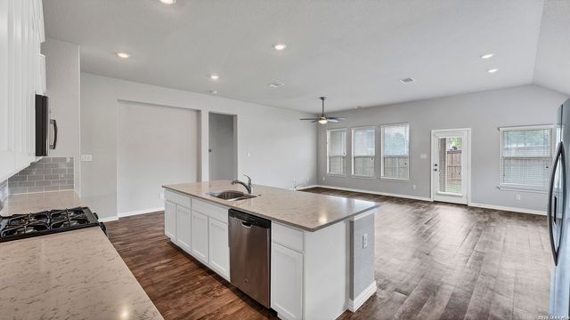 863 maroon, New Braunfels, TX 78130