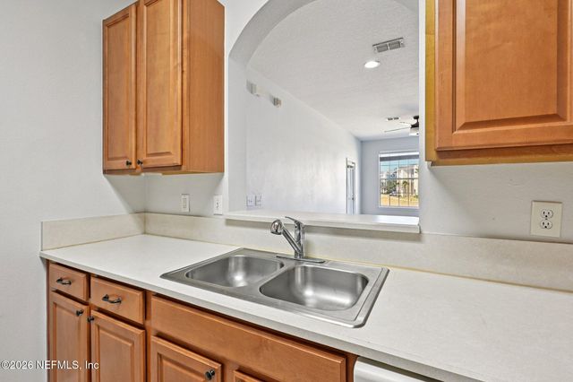 7801 POINT MEADOWS Drive 8209, Jacksonville, FL 32256