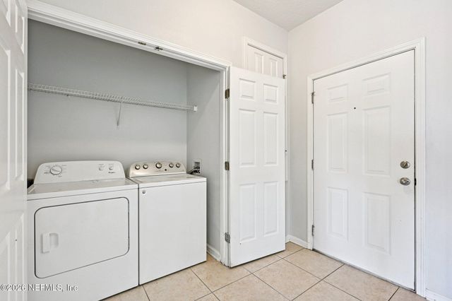 7801 POINT MEADOWS Drive 8209, Jacksonville, FL 32256