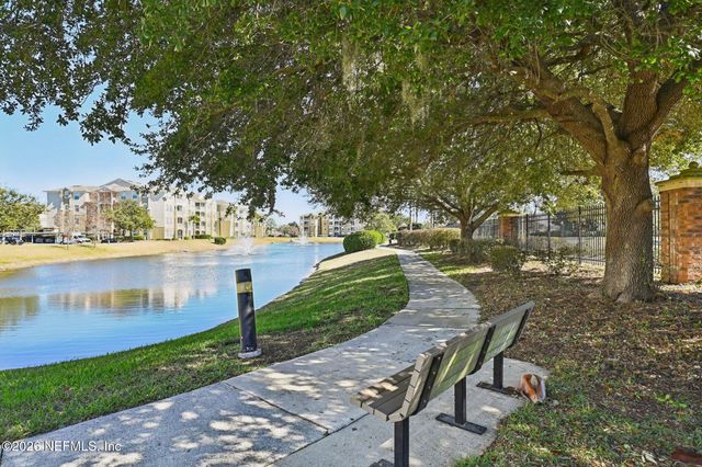 7801 POINT MEADOWS Drive 8209, Jacksonville, FL 32256