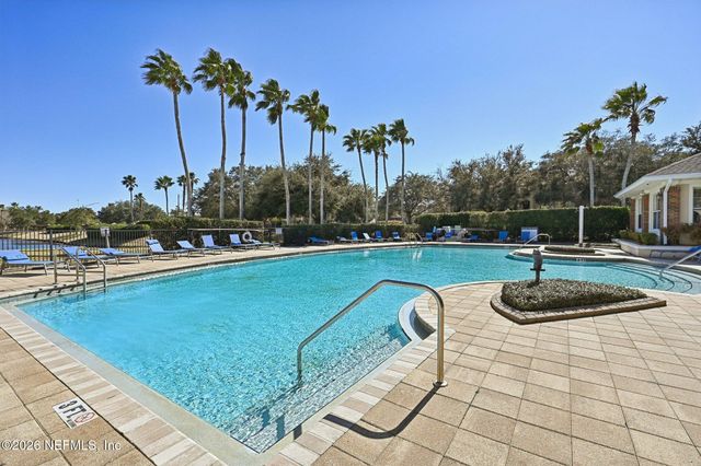 7801 POINT MEADOWS Drive 8209, Jacksonville, FL 32256