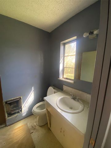 3230 S Llewellyn Avenue, Dallas, TX 75224