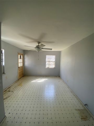 3230 S Llewellyn Avenue, Dallas, TX 75224