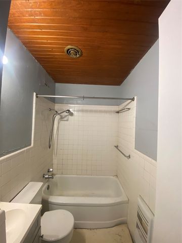 3230 S Llewellyn Avenue, Dallas, TX 75224