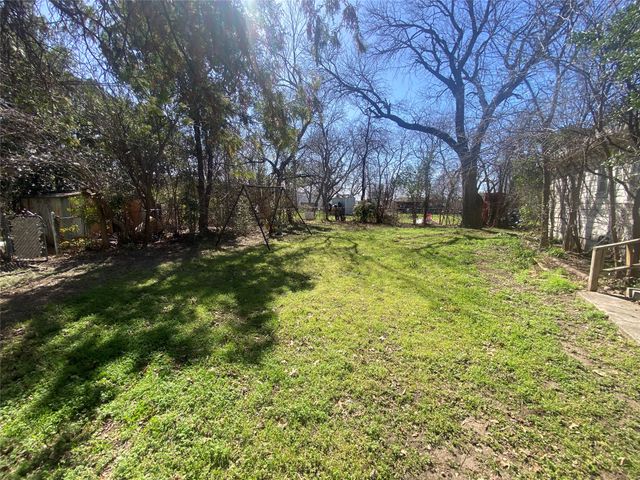 3230 S Llewellyn Avenue, Dallas, TX 75224