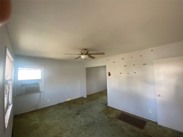 3230 S Llewellyn Avenue, Dallas, TX 75224