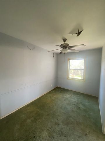 3230 S Llewellyn Avenue, Dallas, TX 75224