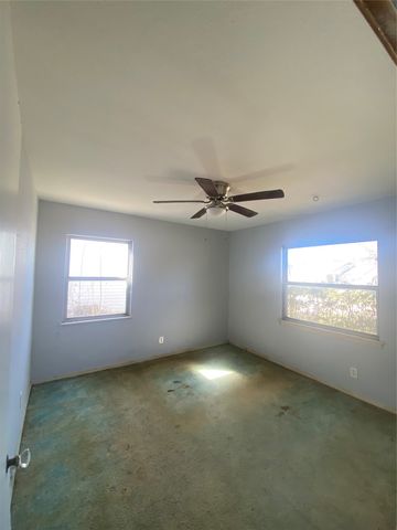 3230 S Llewellyn Avenue, Dallas, TX 75224