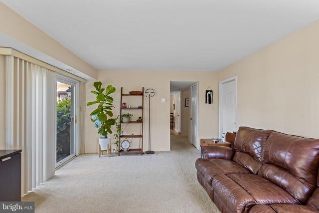 1435 CROFTON PKWY, Crofton, MD 21114