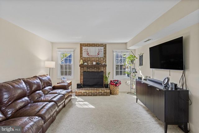 1435 CROFTON PKWY, Crofton, MD 21114