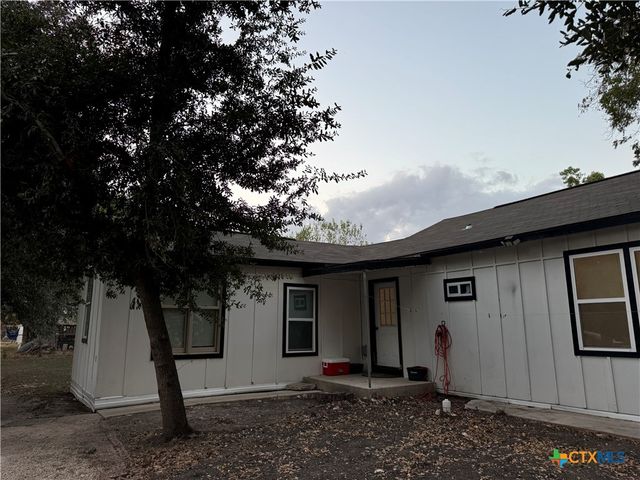 2320 Woodland Drive, Seguin, TX 78155