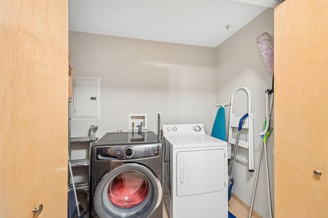 212 N 1st Street 306, Minneapolis, MN 55401