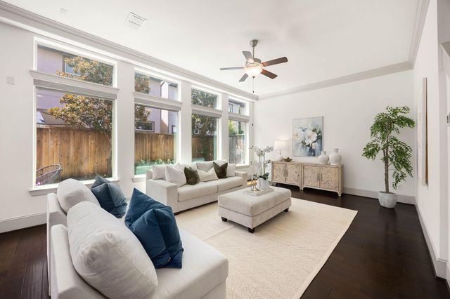 6703 Saxton Manor Street, Houston, TX 77055