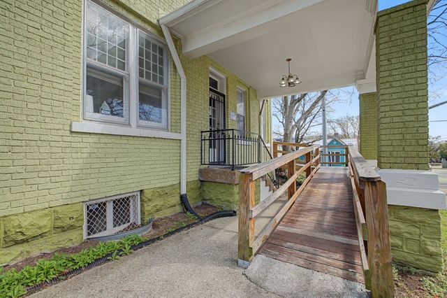 1233 17th Ave, S, Nashville, TN 37212