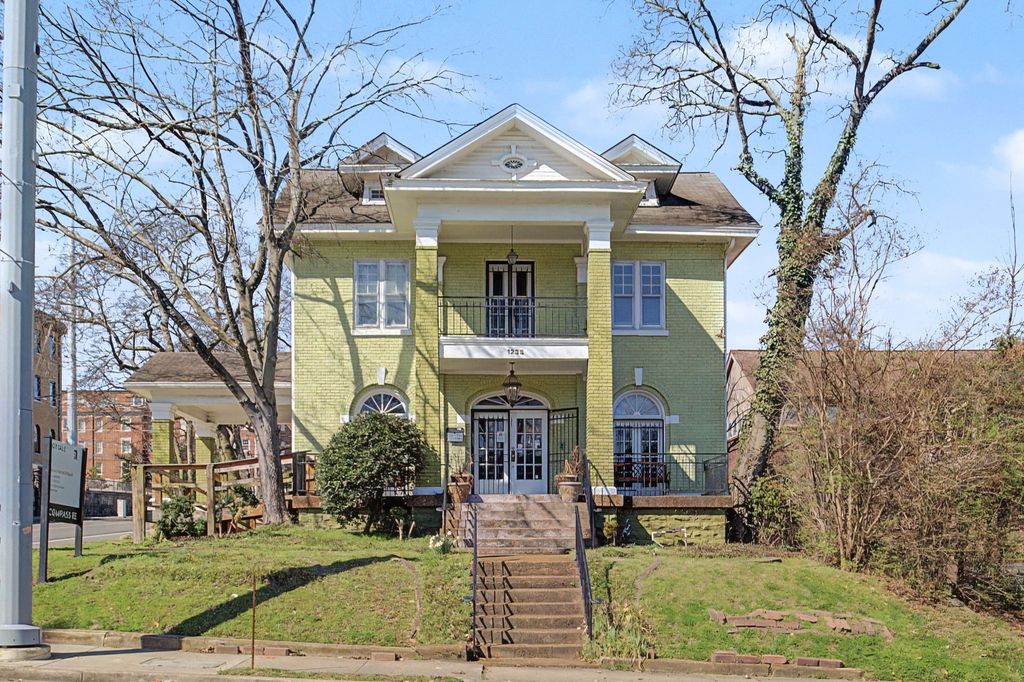 1233 17th Ave, S, Nashville, TN 37212