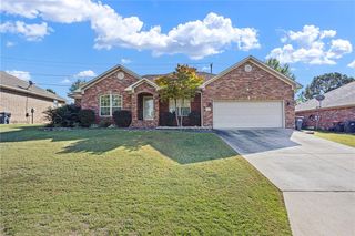 140 Hawthorne Lane, Russellville, AR 72802