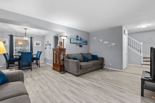 681 Majestic Drive, Algonquin, IL 60102