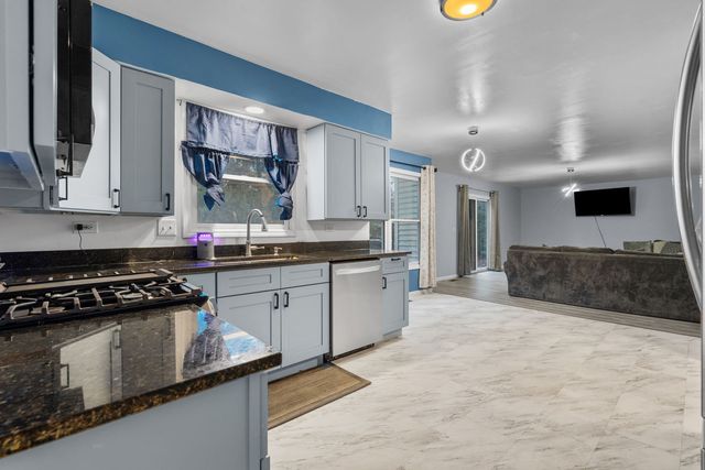 681 Majestic Drive, Algonquin, IL 60102