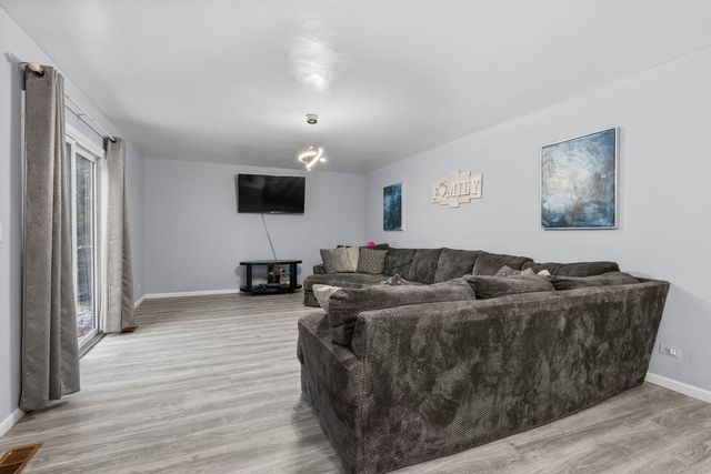 681 Majestic Drive, Algonquin, IL 60102