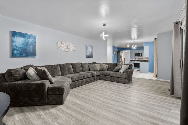 681 Majestic Drive, Algonquin, IL 60102