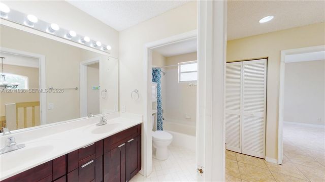 897 Briar Ridge Rd 897, Weston, FL 33327