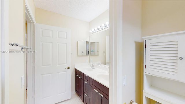 897 Briar Ridge Rd 897, Weston, FL 33327