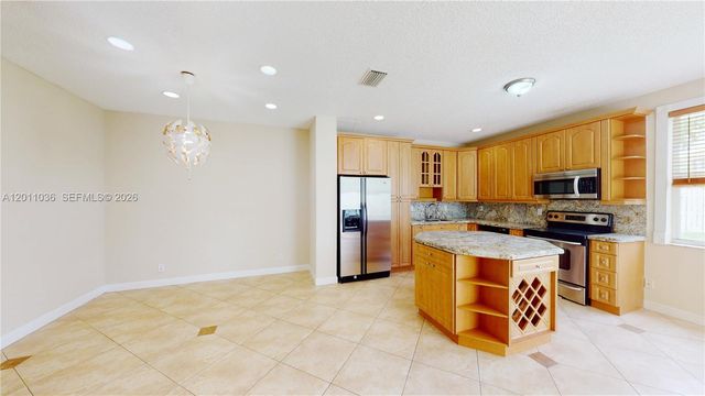 897 Briar Ridge Rd 897, Weston, FL 33327