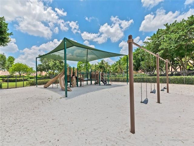 897 Briar Ridge Rd 897, Weston, FL 33327