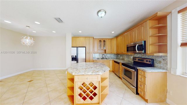 897 Briar Ridge Rd 897, Weston, FL 33327
