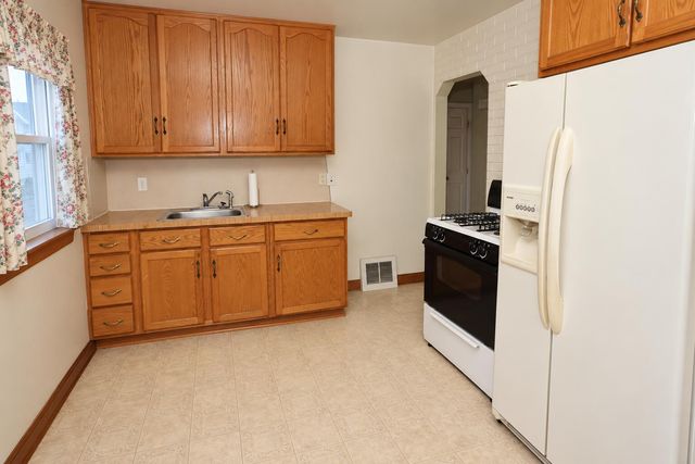 1754 Markese Avenue, Lincoln Park City, MI 48146