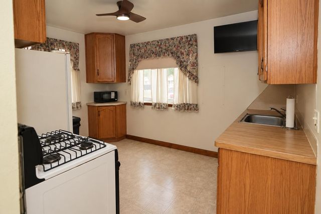1754 Markese Avenue, Lincoln Park City, MI 48146