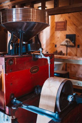 21405 Parks Mill Road, Abingdon, VA 24211